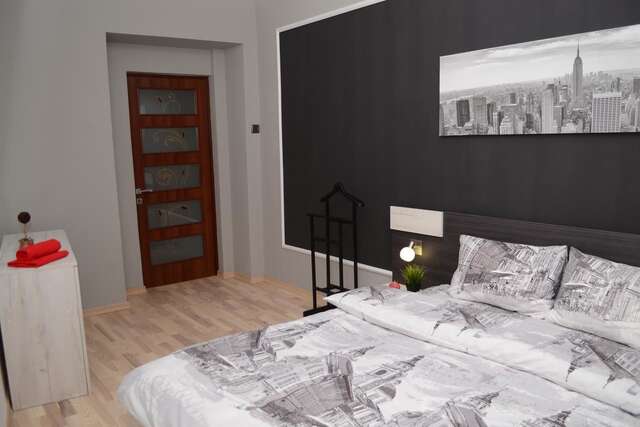 Апартаменты Modern Red Apartment Львов-6