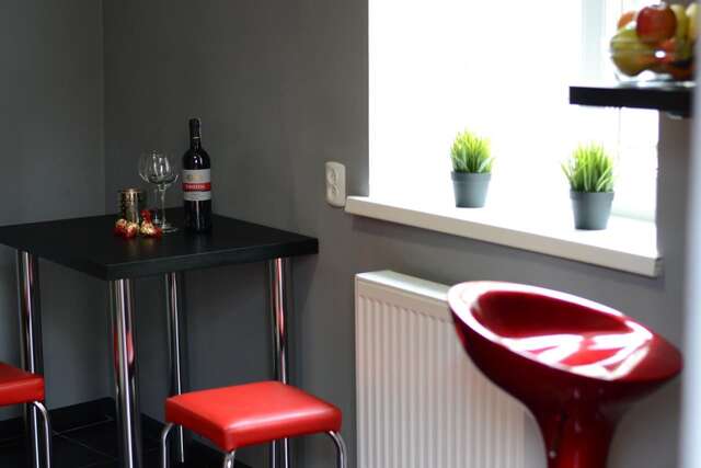 Апартаменты Modern Red Apartment Львов-10